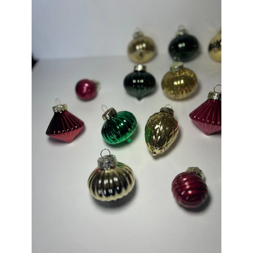 Vintage Style Shiny Glass Christmas Ornaments Lot of 16 Red Green‎ Gold Ribbed